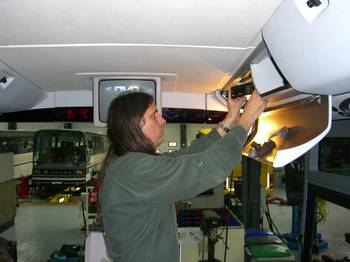 Installation DVD dans autocar de tourisme