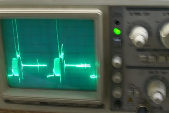 oscilloscope montrant un signal oscilloscope montrant un signal